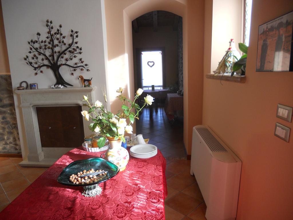 明乔河畔的瓦雷奇奥Agriturismo Le Mura Del Gherlo别墅 外观 照片