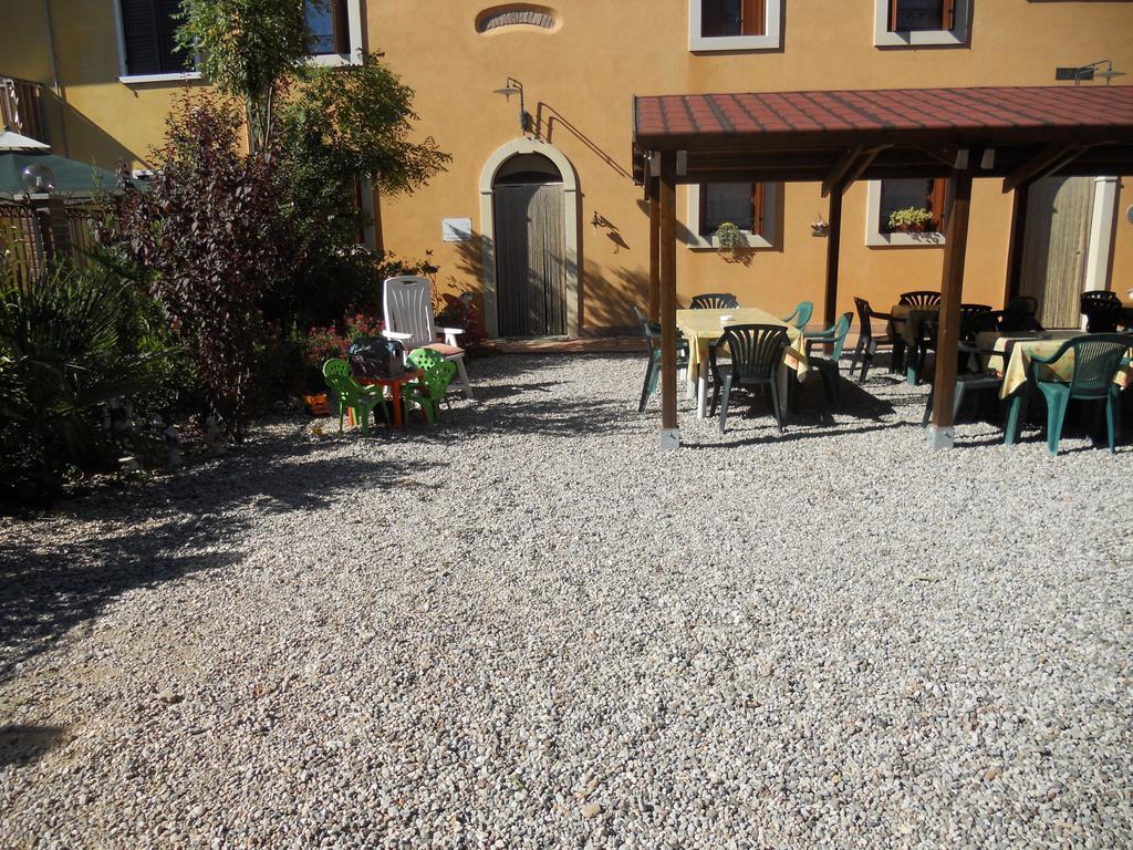 明乔河畔的瓦雷奇奥Agriturismo Le Mura Del Gherlo别墅 外观 照片